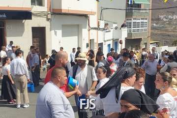 Unas 5.000 personas se remojan en la primera Traída del Agua tras la pandemia/Francisco Javier Santana y TA.